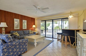 Beautiful 2 bedroom with Boat Slip home